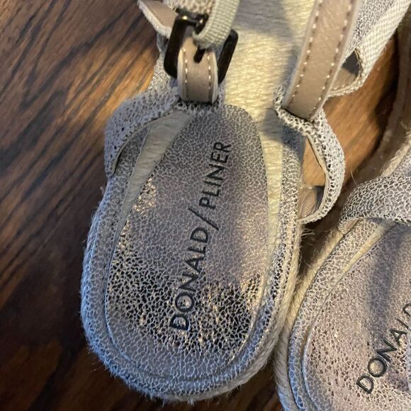 Donald Pliner shoes   - Picture 2 of 7